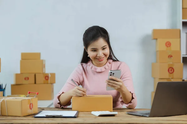 Online Store Salesperson Writing Customer Shipping Address Parcel Box Sending — Stock Fotó