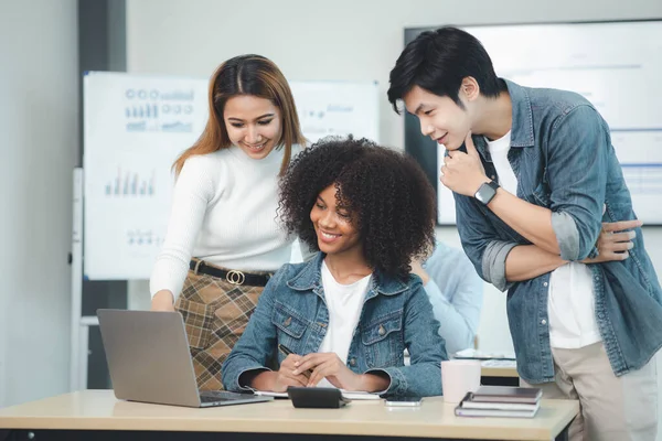 Gruppo Dirigenti Startup Sta Organizzando Incontro Brainstorming Nella Sala Conferenze — Foto Stock