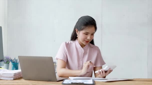 Femeile Asiatice Care Lucrează Birou Tinere Femei Afaceri Asiatice Directori — Videoclip de stoc