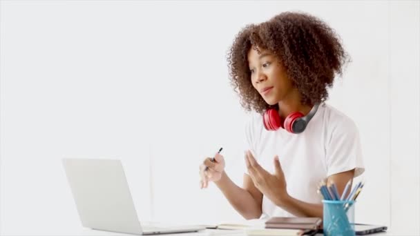 American Teenage Girl Having Remote Video Call Friend Laptop She — 图库视频影像