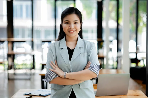 Portrét Mladé Krásné Asijské Ženy Kancelářské Místnosti Koncept Image Asijské — Stock fotografie