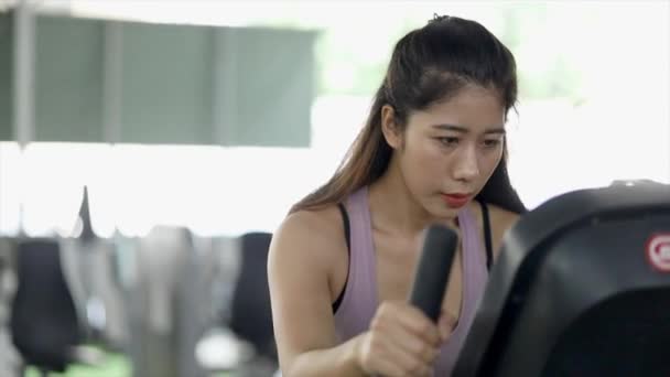 Asiatiska Kvinnor Gör Övningar Fitness Övningar För Att Stärka Muskler — Stockvideo