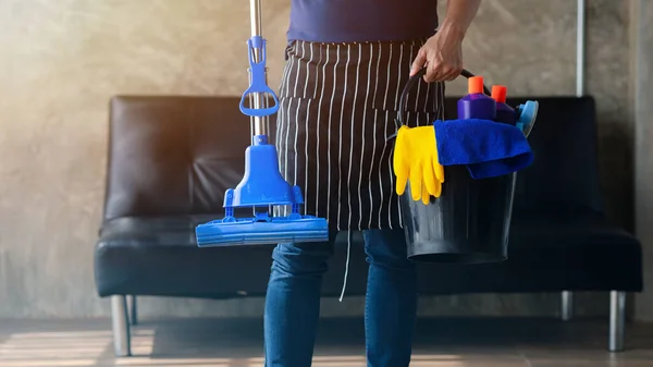 Person Cleaning Room Cleaning Staff Standing Holding Bucket Cleaning Equipment — Stock Photo, Image