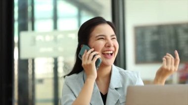 Beautiful Asian woman executives, business executives, marketing executives are talking on the phone with customers to contact the company for marketing. Marketing management concept.