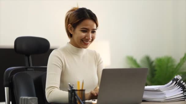 Beautiful Asian Woman Running Company Businesswoman Who Founded New Generation — Stock videók