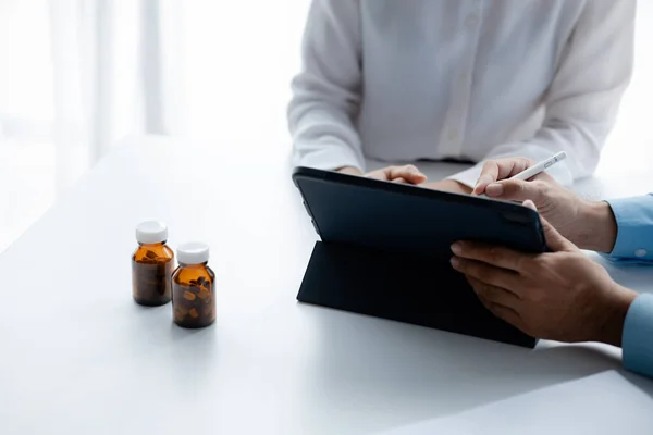 Doctor Recommending Medicines Patients Being Examined Diagnosed Patient Doctor Concept — Stock Photo, Image