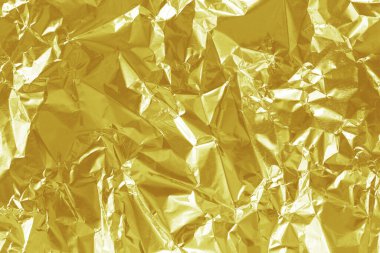 Parlak altın folyo desenli arka plan, buruşuk ve dalgalı sarı ambalaj kağıdı deseni.