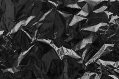 Parlak siyah folyo dokusu, buruşuk ve dalgalı ambalaj kağıdı deseni.