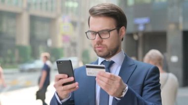 Smartphone 'da Çevrimiçi Ödeme Başarı Sahibinin Portresi