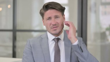 Boyun Ağrısı Olan Orta Çağ Adamı Portresi 