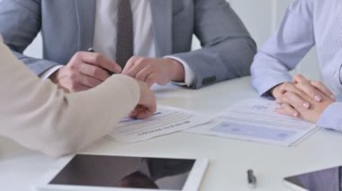 İş Adamları Raporları Tartışıyor 