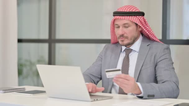 Middle Aged Arab Businessman making Online Payment Failure on Laptop in Office — Stock Video