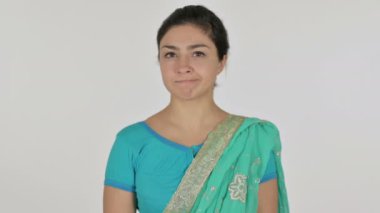 Hintli Kadın Başparmaklarını Aşağı Gösteriyor, Beyaz Arkaplan