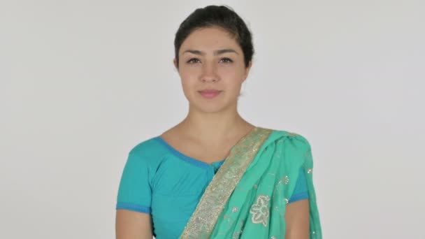 印度妇女展示拇指向上标志，白色背景 — 图库视频影像