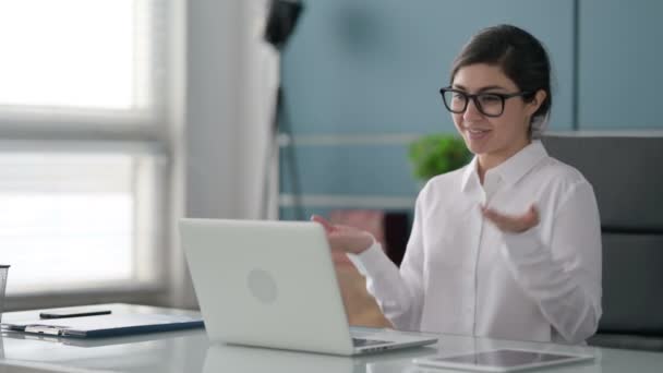 Indian Businesswoman Talking on Video Call on Laptop in Office — стокове відео