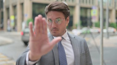 Orta Çağ İşadamı Elle Durma Gösterisinde