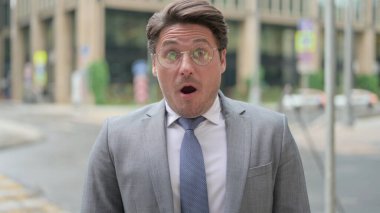 Orta Çağ İşadamı Şaşırdı, Şaşırdı Açık Hava