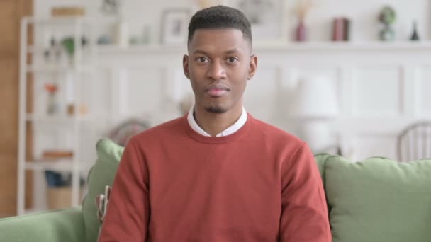 Porträtt av afrikansk man skakar huvudet som Ja tecken, Godkännande — Stockvideo