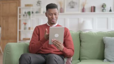 Afrikalı Adam Video 'da Konuşuyor Tabletten Tablet' e Çağrı 