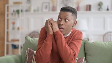 Korkmuş, korkmuş Afrikalı bir adamın portresi.