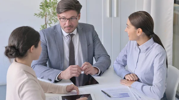 Cheerful Middle Aged Businessman Talking to Female Colleagues — Stock Photo, Image