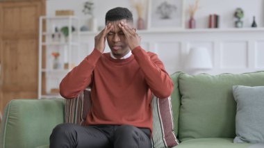 Afrikalı İşadamı koltukta baş ağrısı çekiyor