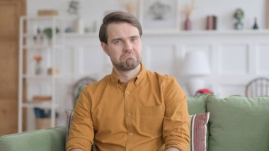 Genç adamın portresi şoke oldu.