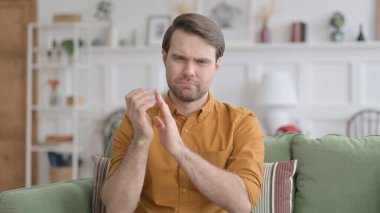 Alkışlayan, alkışlayan genç adamın portresi