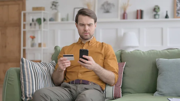 Young Man Unsuccessful Online Payment on Smartphone — Stock Photo, Image