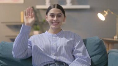 Çevrimiçi Video Konuşan İspanyol Kadın Portresi