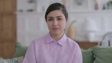 Hintli Kadın 'ın Portresi Dudaklara Parmak Koyuyor, Sessizlik