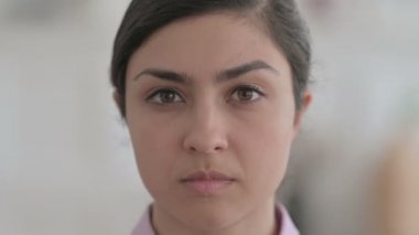 Şok İfadesi Olan Hintli Kadın 'ın Kapanışı