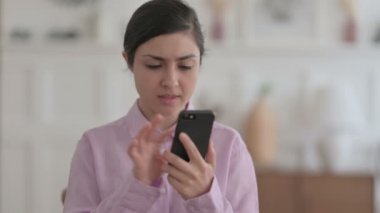 Smartphone 'da Kaybolan Hintli Kadın Portresi