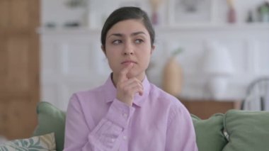 Düşünen Düşünen Hintli Kadın Portresi