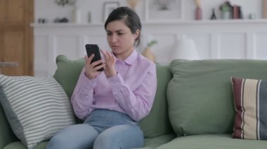 Evde Akıllı Telefon 'da Kaybolan Hintli Kadın 