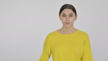 İspanyol Kadın Malı Elde Tutuyor, Beyaz Arkaplanda İfade Veriyor