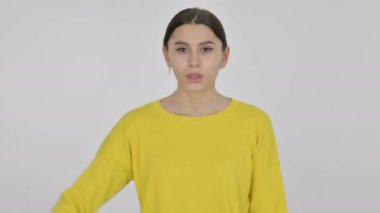 Beyaz Arkaplanda Başparmaklarını Gösteren İspanyol Kadın