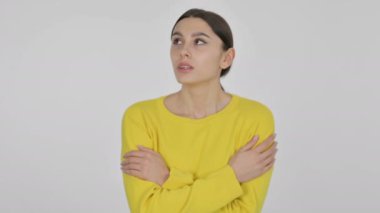 İspanyol Kadın Beyaz Arkaplanda Soğuk Hissediyor