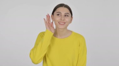 Beyaz Arkaplanda Dikkatle Dinleyen İspanyol Kadın