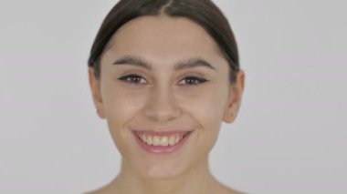 İspanyol Kadının Yüzü Kameraya Gülümsüyor