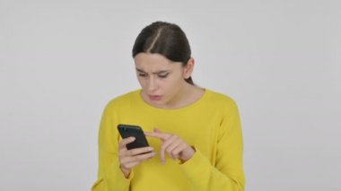 Beyaz Arkaplanda Akıllı Telefon 'da İspanyol Kadın Kaybına Tepki Veriyor