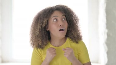 Üzgün Afrikalı Kadın Korkmuş