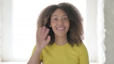 Çevrimiçi Video Konuşan Afrikalı Kadın