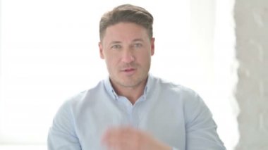 Uçan Öpücük Veren Adamın Portresi