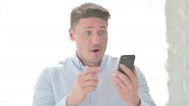 Smartphone 'da Kaybolan Adam' ın Portresi