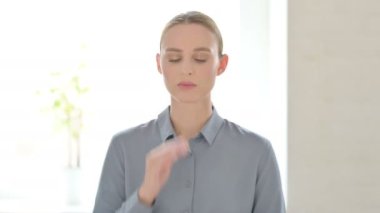 Diş Ağrısı Olan Hasta Genç Kadın 'ın Portresi