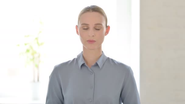 Portret Młodej Kobiety Bólem Głowy — Wideo stockowe
