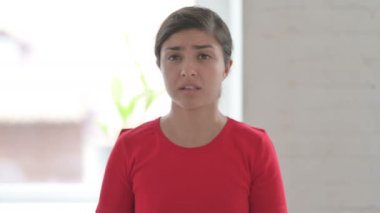 Genç Hintli Kadın 'ın baş ağrısı portresi