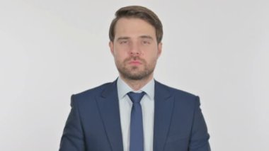 Dudakları Parmaklı Sıradan Genç Adam, Sessizlik Sarı Ekran 