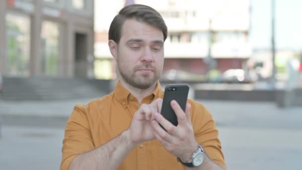 Casual Young Man Celebrating Online Success Smartphone Outdoor — Wideo stockowe